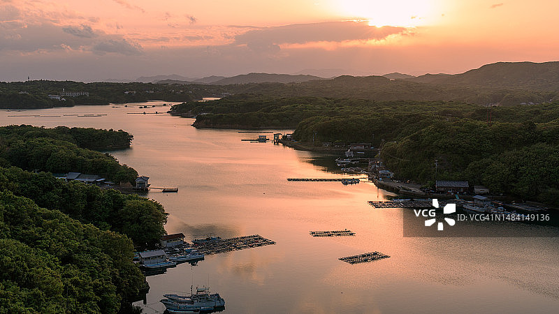 从贤岛眺望的英虞湾日落图片素材