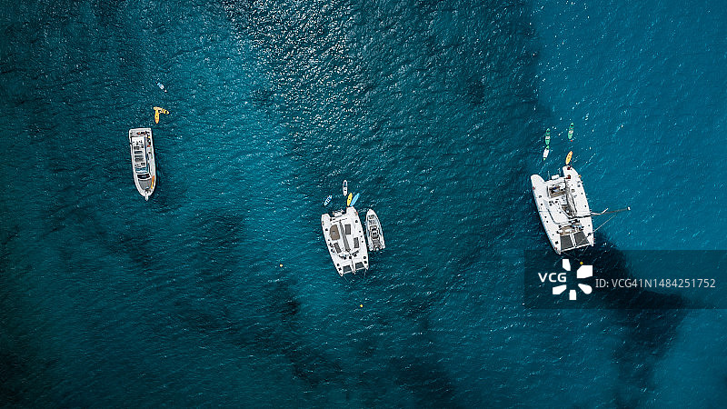 西班牙拉斯帕尔马斯洛博斯深蓝海域游船航拍图片素材