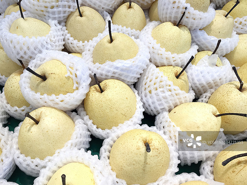 超市里的新鲜中国梨图片素材