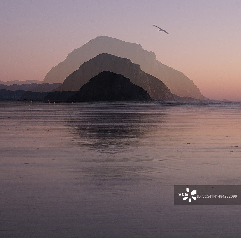 莫罗岩日落多次曝光图片素材