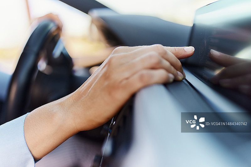 在车内输入GPS定位图片素材