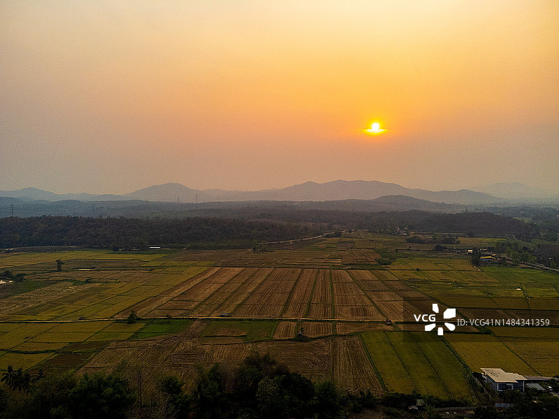 乡村稻田日落航拍图片素材