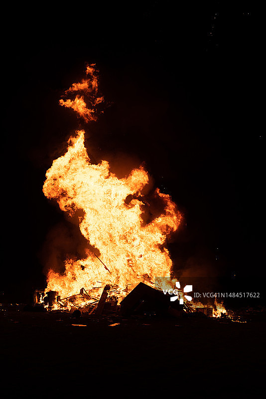 万圣节之夜的篝火图片素材