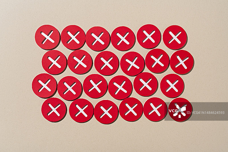 多个红色圆形十字剪纸图片素材