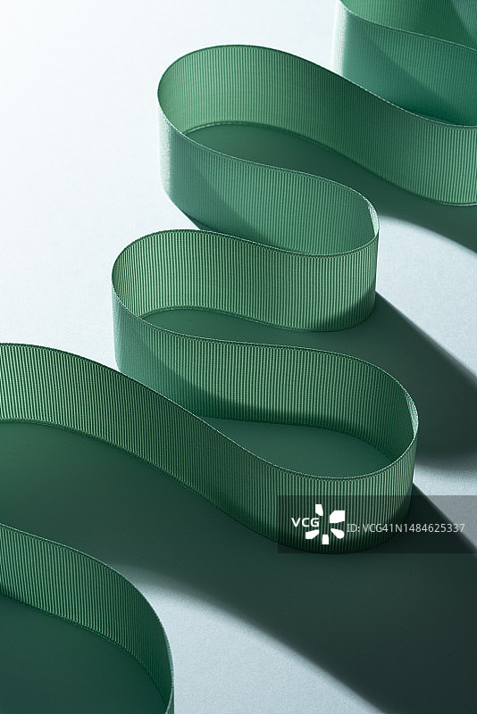 绿色扭曲丝带图片素材