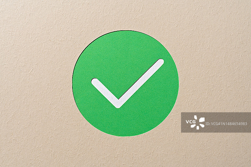 圆形框架中的绿色复选标记纸艺图片素材