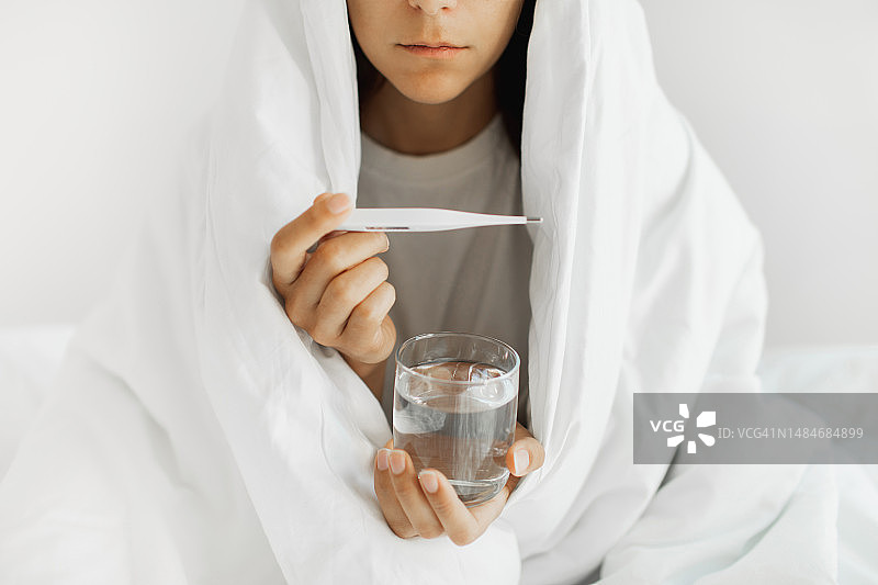 健康问题概念：感冒、流感和病毒图片素材