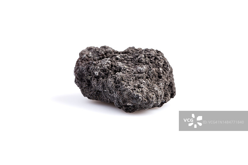 白色背景上的火山黑色熔岩石图片素材