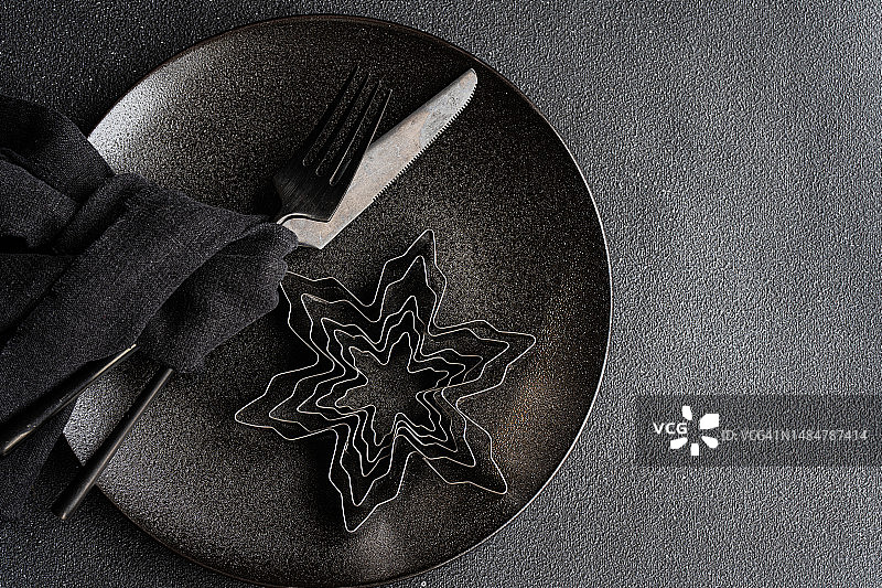 极简主义黑色餐具桌面摆设俯视图图片素材