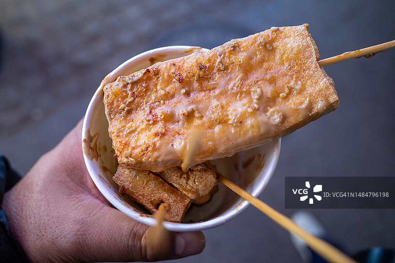 秘制酱汁炸豆腐图片素材