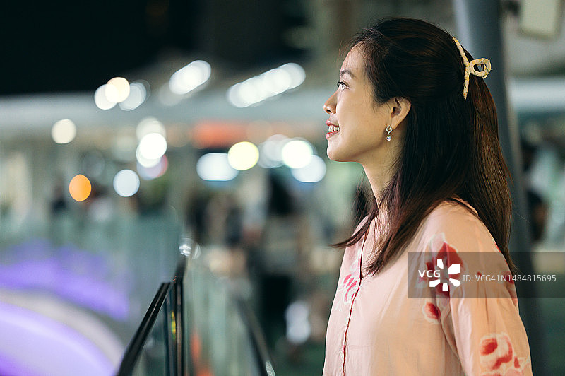 泰国曼谷暹罗街市的东南亚办公室职员肖像图片素材