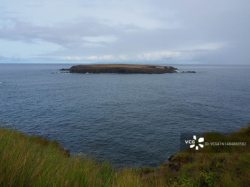 亚速尔群岛圣若热岛海岸附近的岛屿图片素材