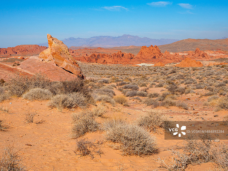 内华达州火焰谷州立公园的红色砂岩地貌图片素材