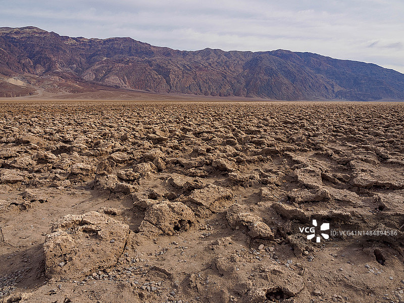 加利福尼亚死亡谷国家公园的魔鬼高尔夫球场图片素材
