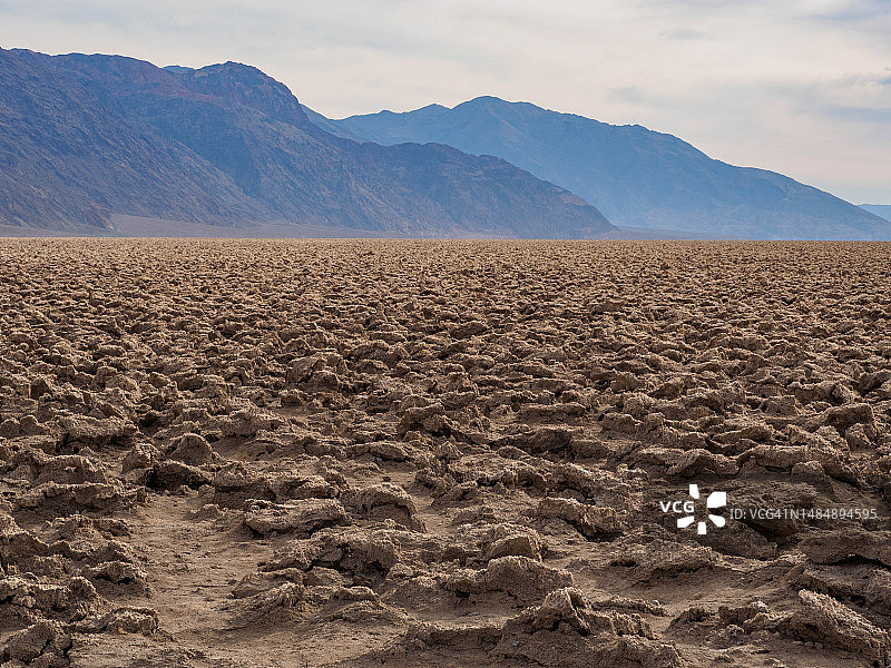 加利福尼亚死亡谷国家公园的魔鬼高尔夫球场图片素材