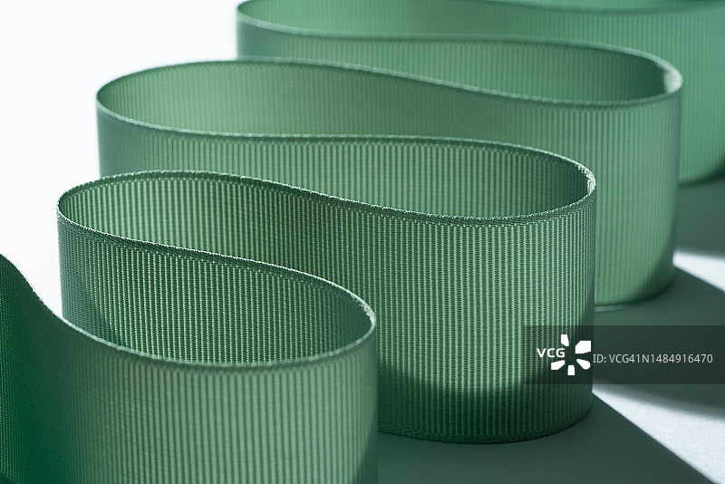 S形绿色丝带图片素材