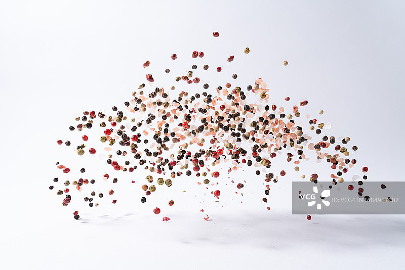 混合胡椒与粉红盐图片素材