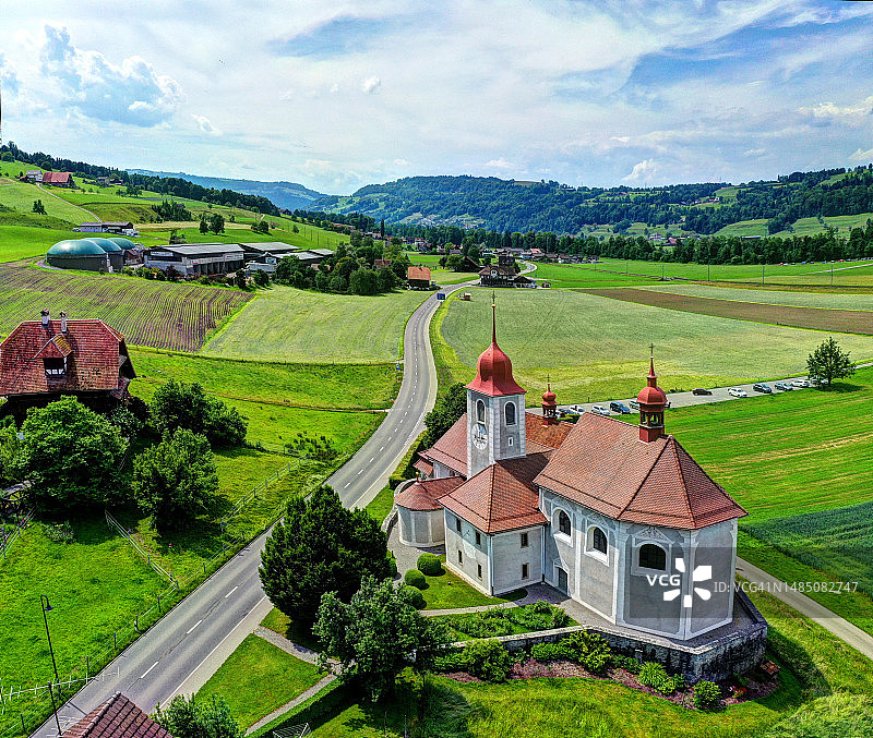 琉森乡村中圣约斯特教堂鸟瞰图片素材