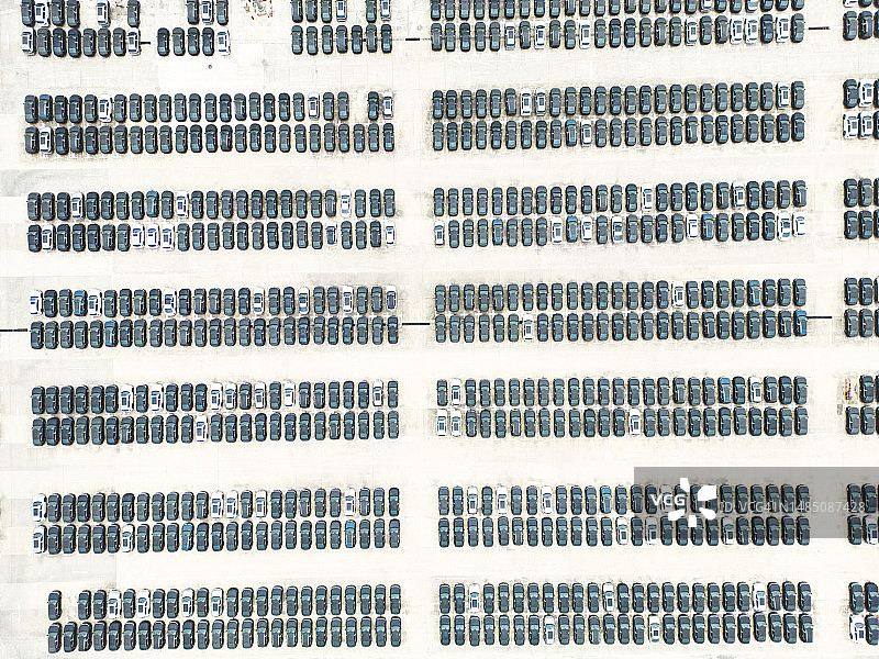 新型电动汽车交付站点、自动驾驶交付站点的鸟瞰图图片素材