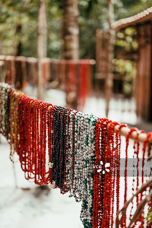 当地市场的土著珠饰图片素材