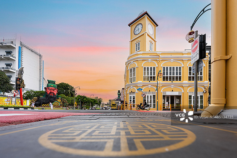 普吉岛老镇黄昏景色图片素材