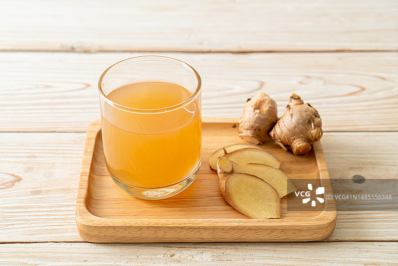 新鲜的热姜汁饮品图片素材