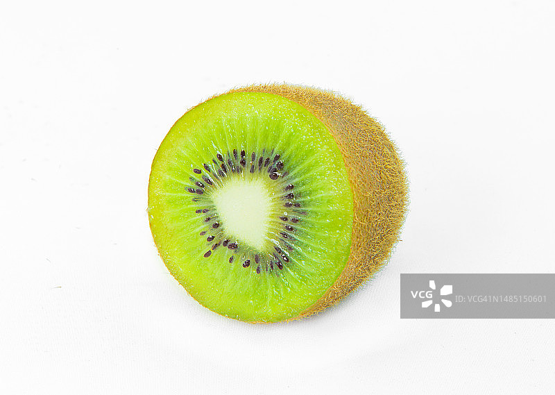 白色背景上的猕猴桃特写图片素材