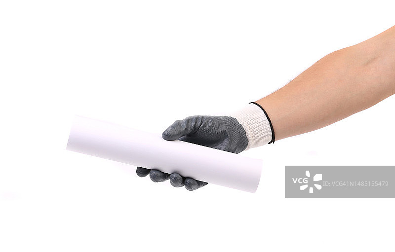 裁剪过的手在白色背景下拿着纸，摩尔多瓦图片素材