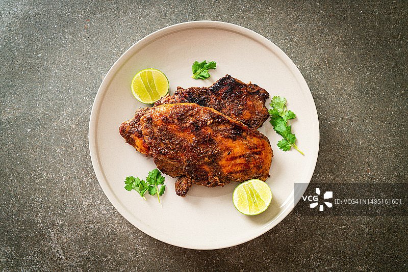 盘装肉类俯视图图片素材