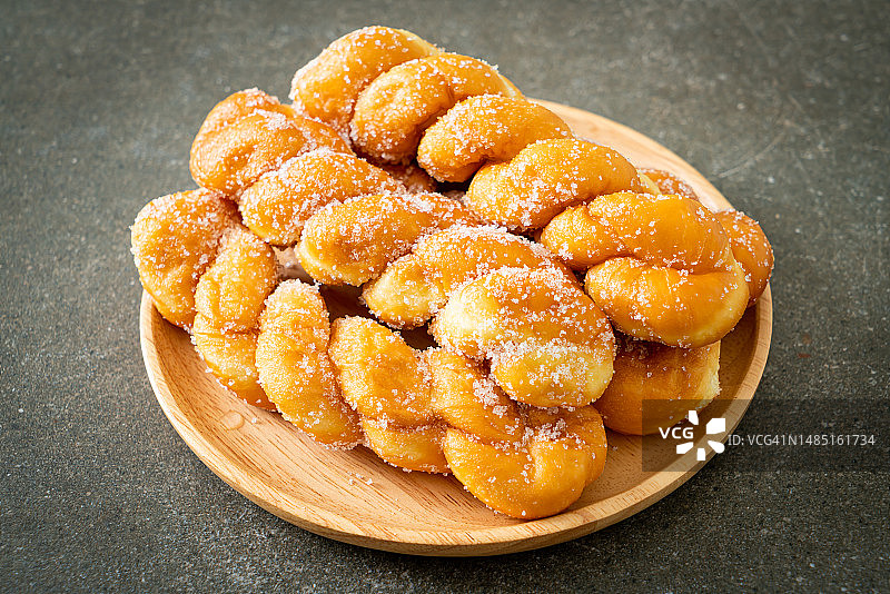 餐桌盘中炸物高角度视图图片素材