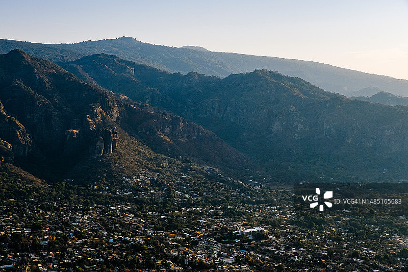 山边的小镇图片素材