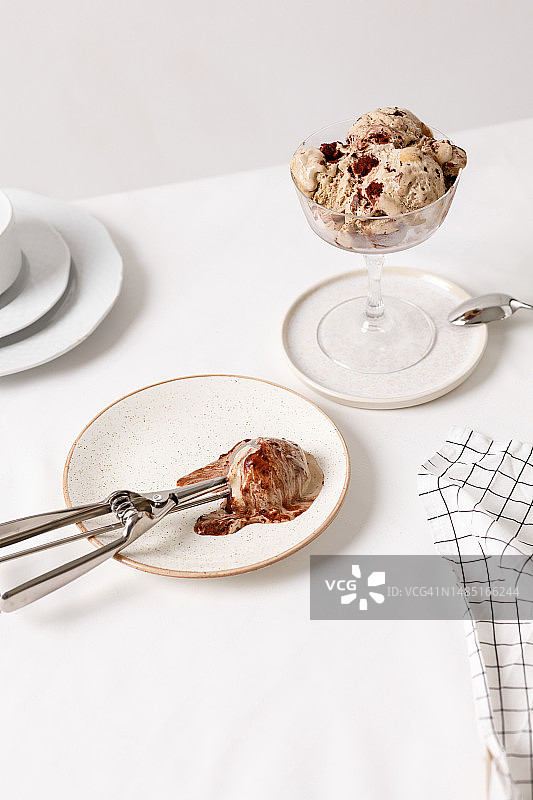 巧克力焦糖冰淇淋照片图片素材