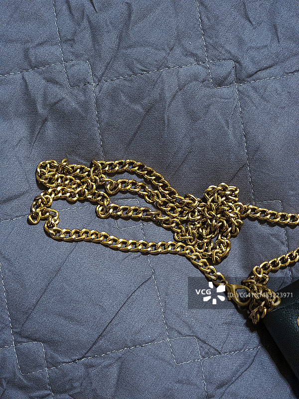 金属金色项链图片素材