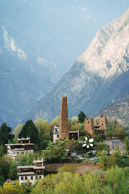 2023年4月26日，中国四川省雅拉雪山塔公草原图片素材