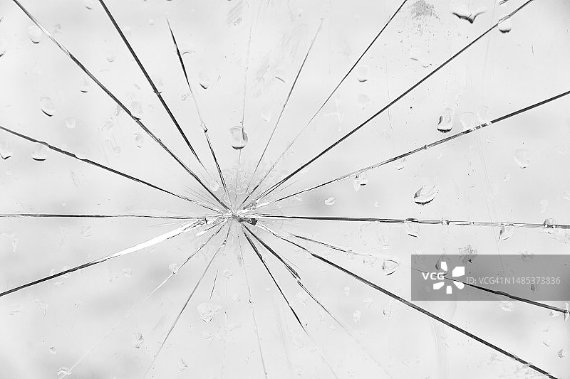 带雨滴的碎玻璃图片素材