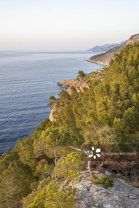 西班牙马略卡岛Banyalbufar海岸Torre des Verger风光图片素材