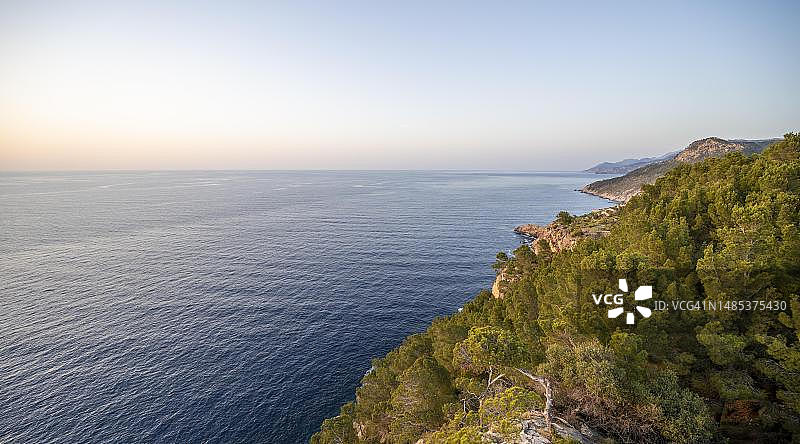 西班牙马略卡岛Banyalbufar海岸Torre des Verger风光图片素材