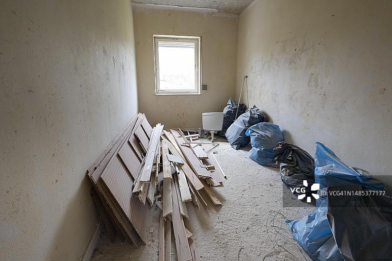 德国北莱茵-威斯特法伦州旧楼公寓翻新，儿童房图片素材