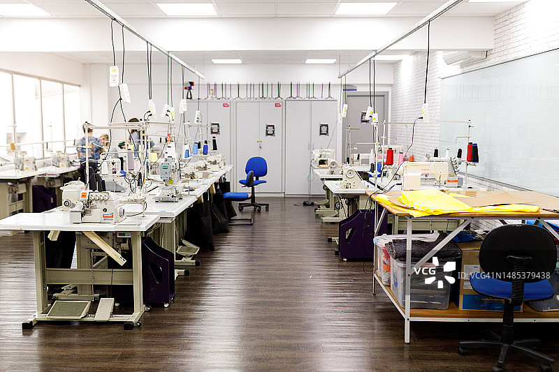 空旷的缝纫机房图片素材