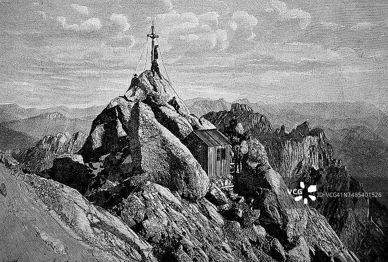 皇帝山脉中的埃尔毛尔哈尔特施皮策峰，带有山顶十字架，蒂罗尔，奥地利，18世纪原件的历史数字化修复复制品，确切的原始日期未知图片素材