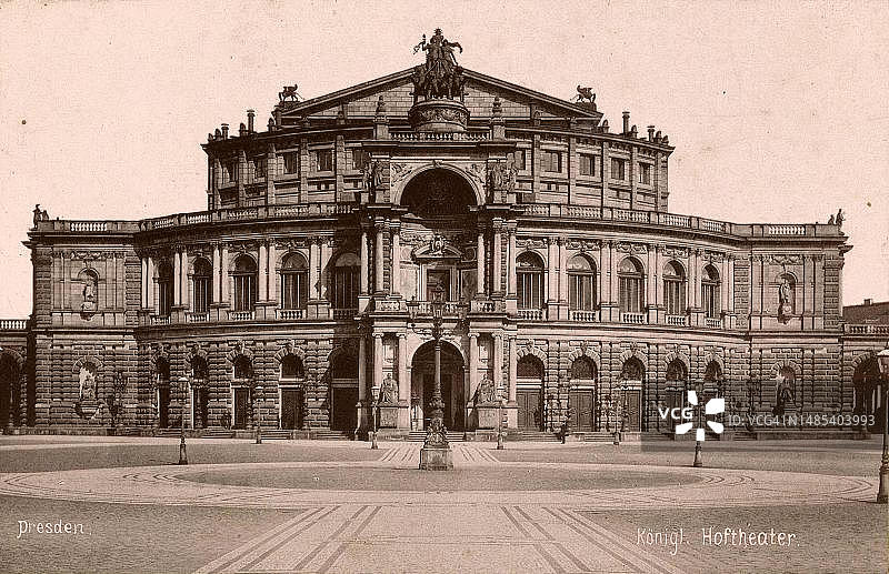 德国萨克森州德累斯顿森珀歌剧院（1889年，历史修复再版）图片素材