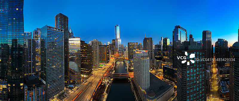 芝加哥市中心密歇根湖畔的摩天大楼、街道、河流和公园航拍景色图片素材