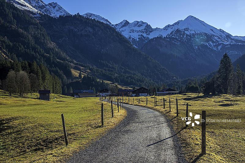 德国巴伐利亚阿尔高阿尔卑斯山Stillachtal风光图片素材