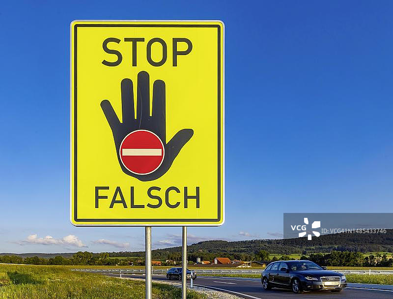 德国巴登-符腾堡州B29联邦公路匝道逆行驾驶警告标志图片素材