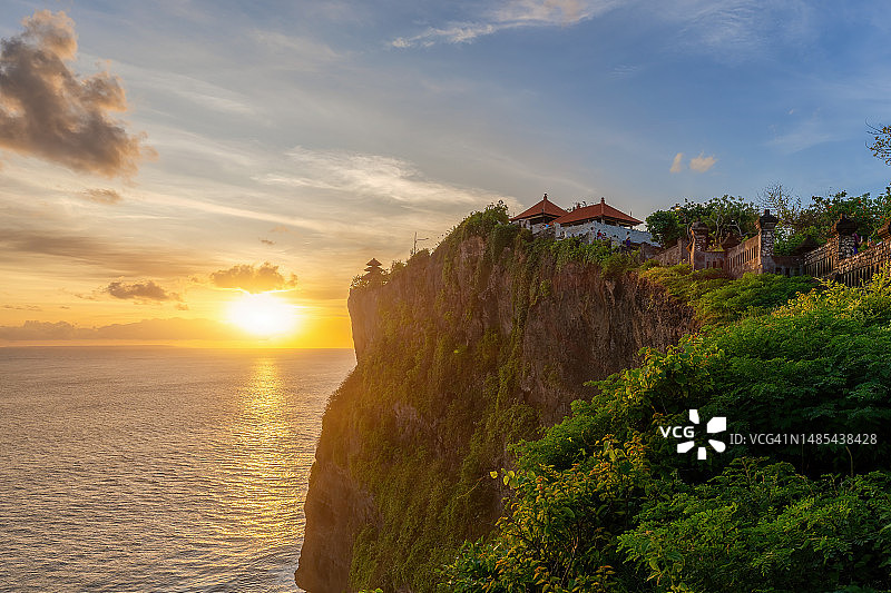 巴厘岛乌鲁瓦图寺的悬崖，旅游胜地，印度尼西亚图片素材