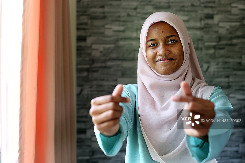 穆斯林家庭肖像图片素材