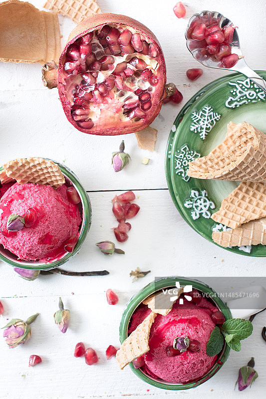 罗马尼亚，桌上的甜点俯视图图片素材