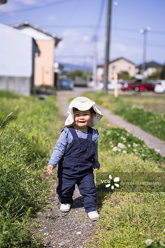 有小孩的农家日常生活图片素材