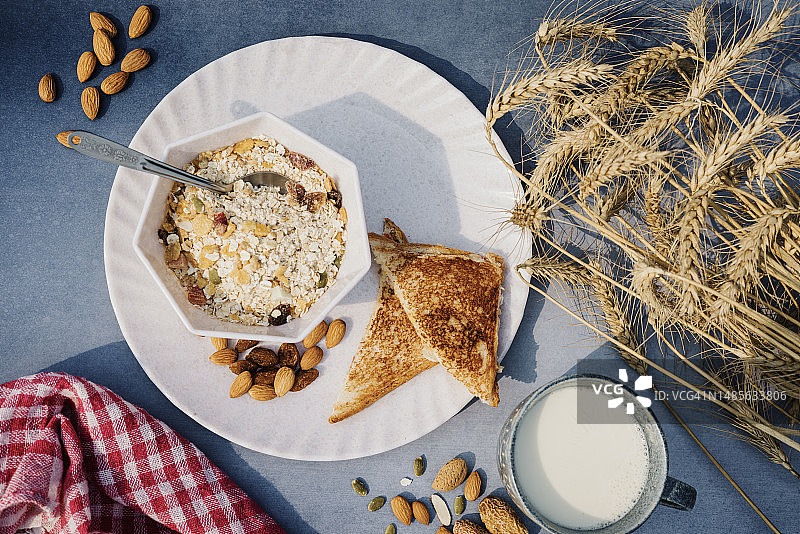 健康零食和健康早餐俯视图图片素材