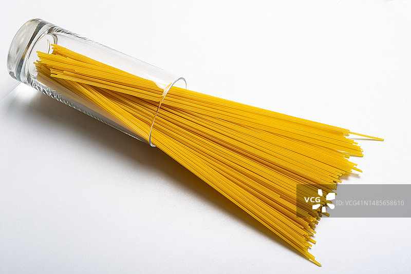 白色背景上的意大利面图片素材